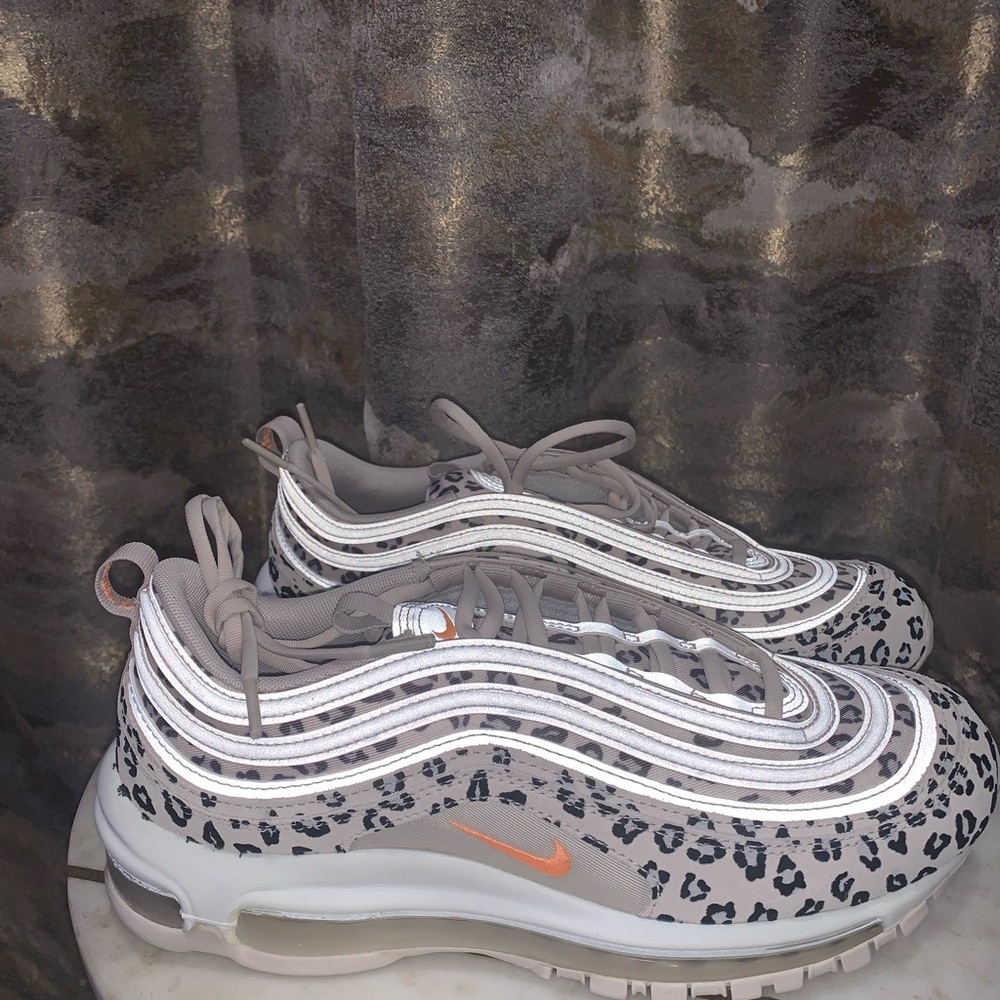Nike Women's Air Max 97 SE "Leopard" sneaker Size 9.5